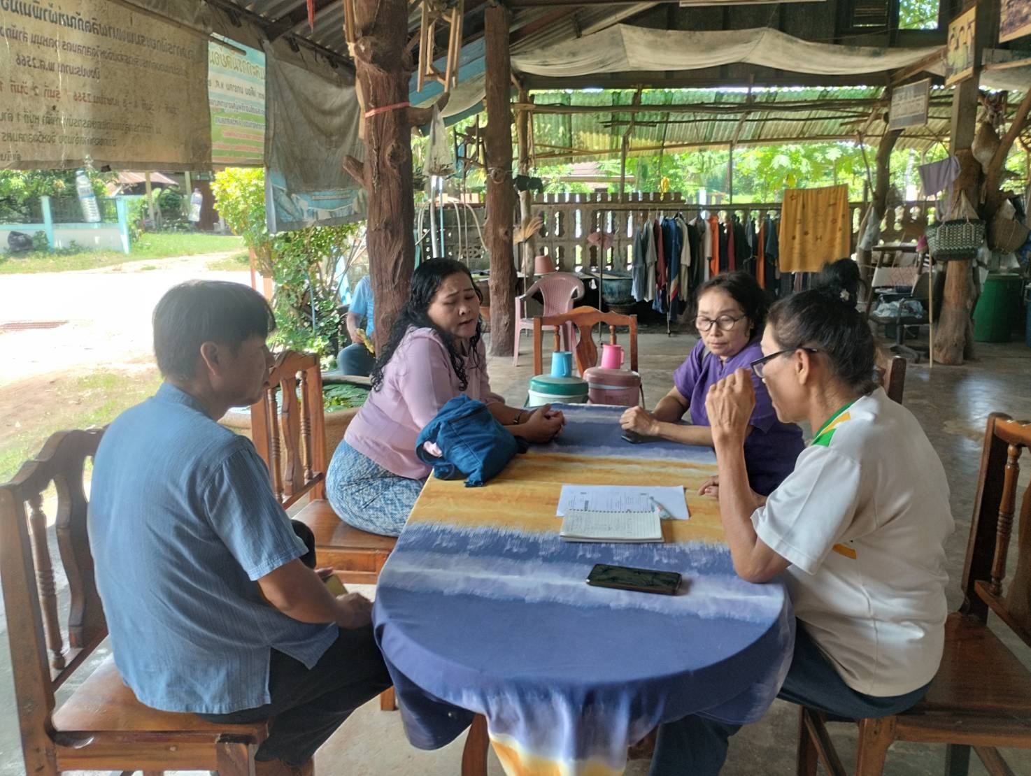 พช.อากาศอำนวย จังหวัดสกลนคร : ติดตามและสนับสนุนการดำเนินงานกองทุนพัฒนาบทบาทสตรี 