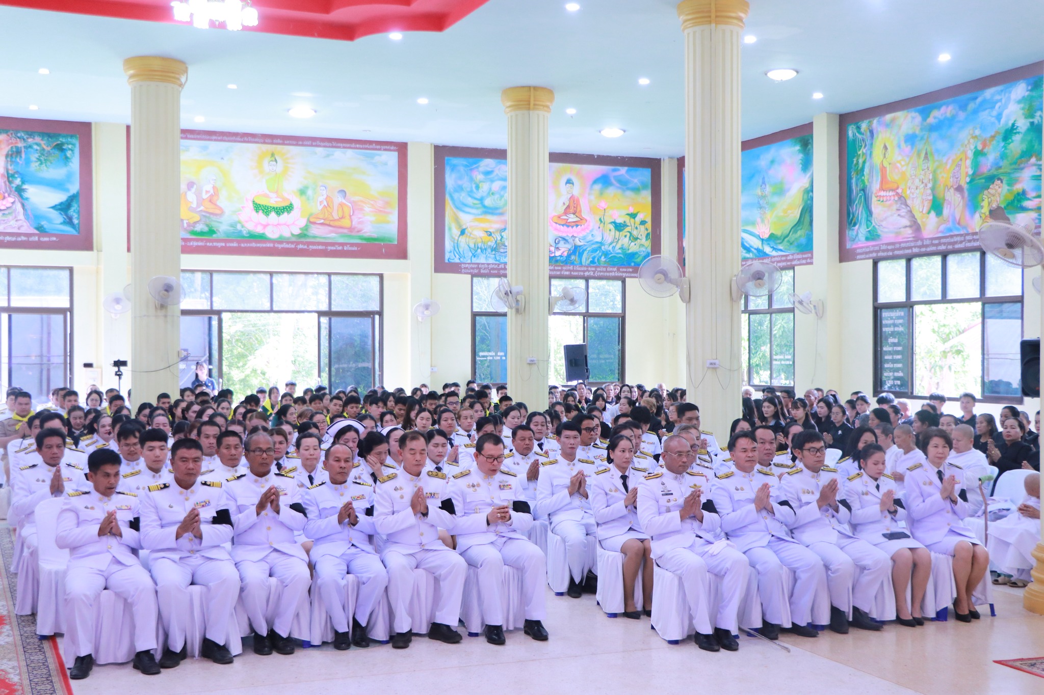 พช.อากาศอำนวย จ.สกลนคร : ร่วมพิธีบำเพ็ญกุศลปัณรสมวาร แสดงความอาลัย ในวาระครบ ๑๕ วัน แห่งการสวรรคต