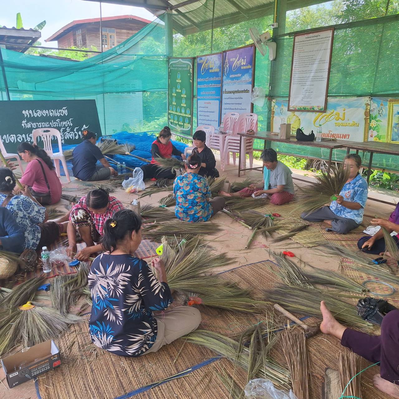 พช.อากาศอำนวย จ.สกลนคร : ดำเนินโครงการส่งเสริมการออมและพัฒนาทักษะทางการเงิน