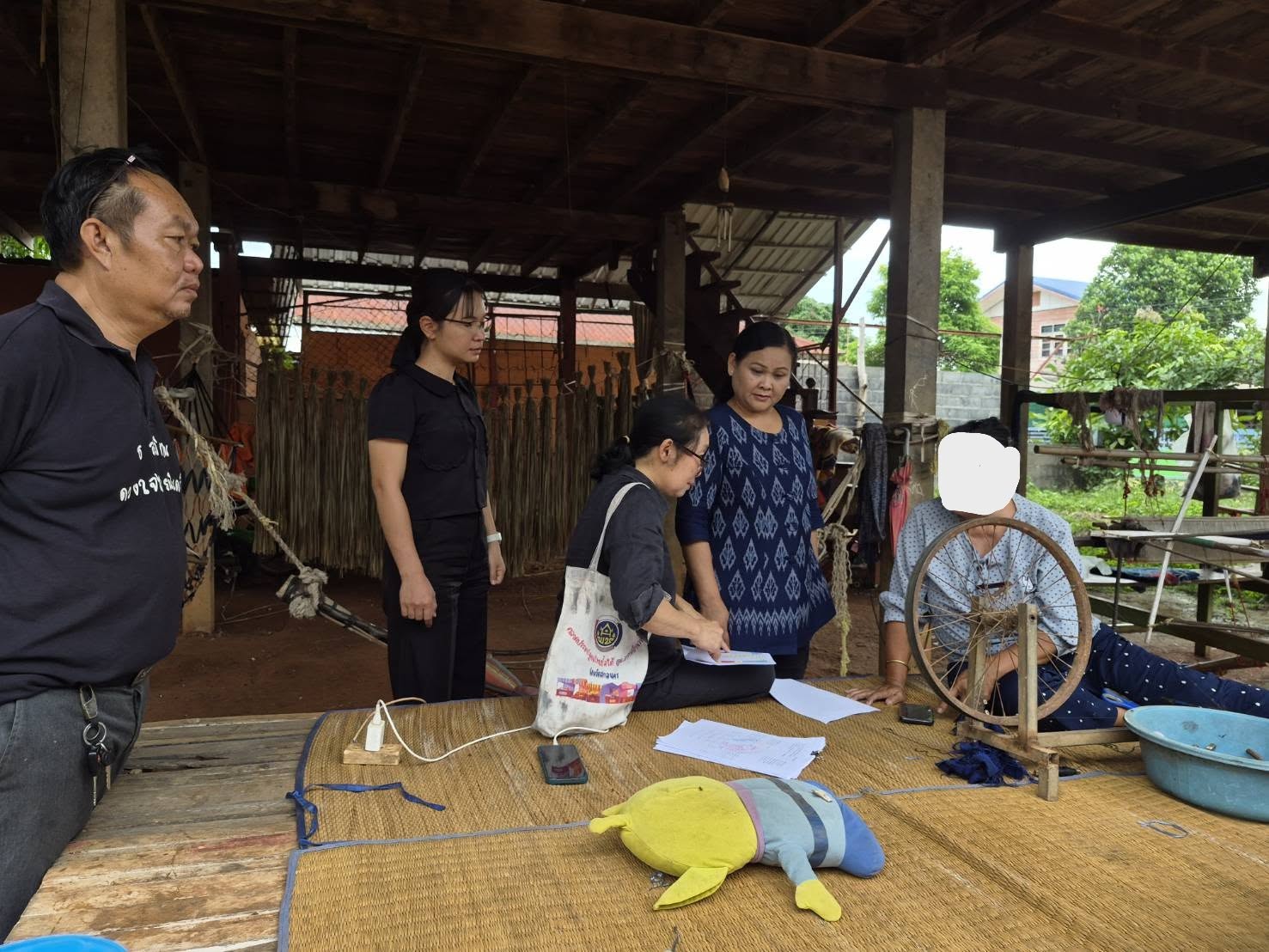 สำนักงานพัฒนาชุมชนอำเภออากาศอำนวย : “เร่งรัดติดตามหนี้เกินกำหนดชำระกองทุนพัฒนาบทบาทสตรี” ในพื้นที่ตำบลท่าก้อน อำเภออากาศอำนวย จังหวัดสกลนคร